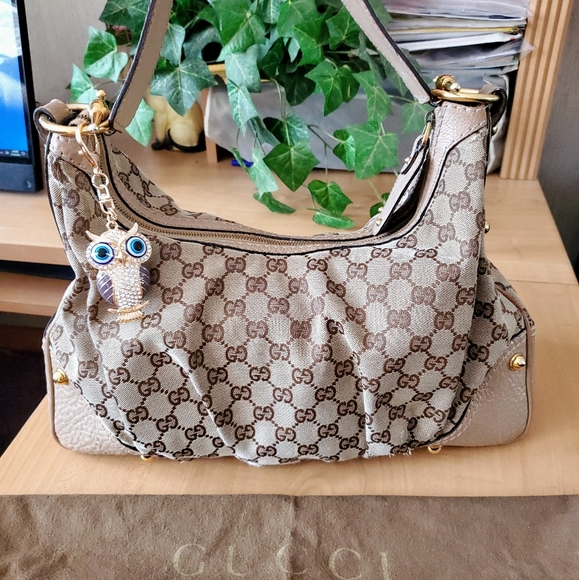 Gucci Handbags - GUCCI🦉AUTHENTIC BEIGE MEDIUM JOCKEY HOBO